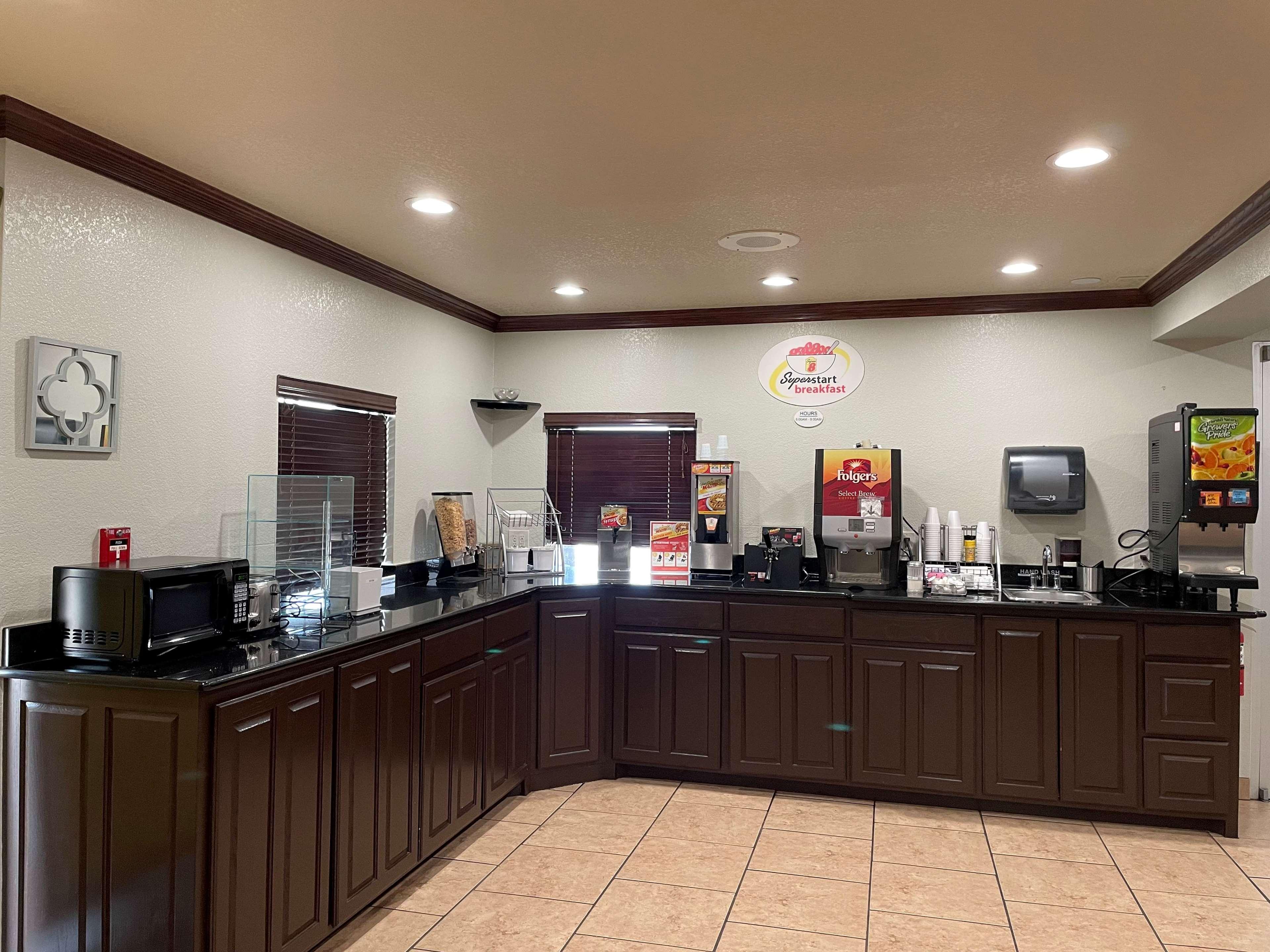 Super 8 By Wyndham Amarillo Central Tx מראה חיצוני תמונה